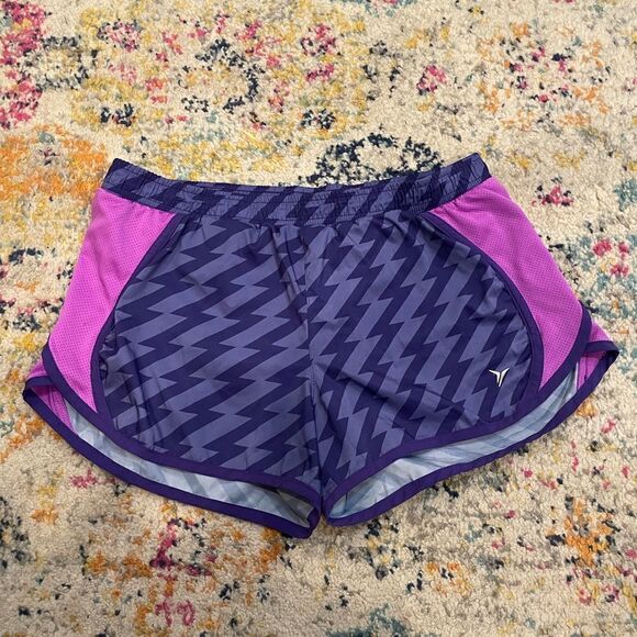 Old Navy active shorts size M - Picture 1 of 3